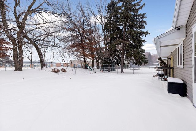 1297 Pinewood Drive, Woodbury, MN 55125