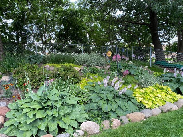 1297 Pinewood Drive, Woodbury, MN 55125