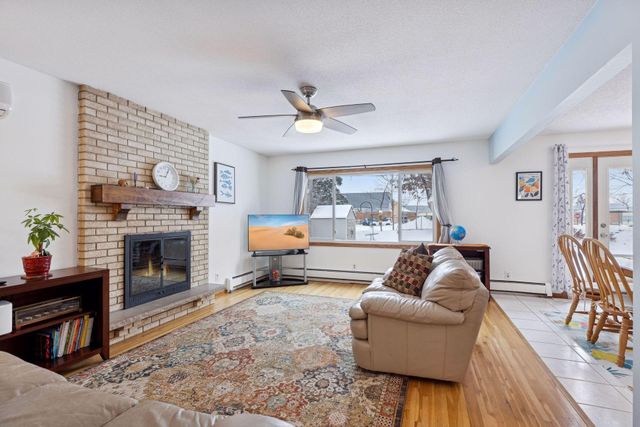 1297 Pinewood Drive, Woodbury, MN 55125