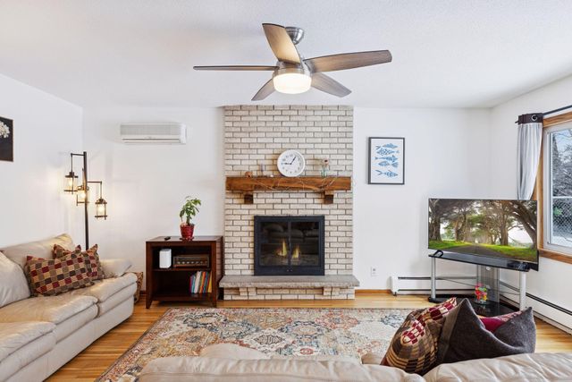 1297 Pinewood Drive, Woodbury, MN 55125