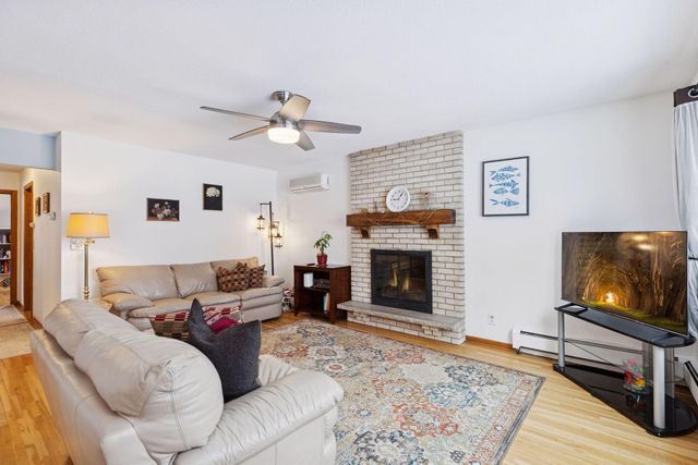 1297 Pinewood Drive, Woodbury, MN 55125