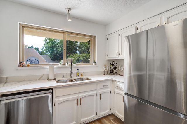 608 Meadow Green Court SE, Albuquerque, NM 87123