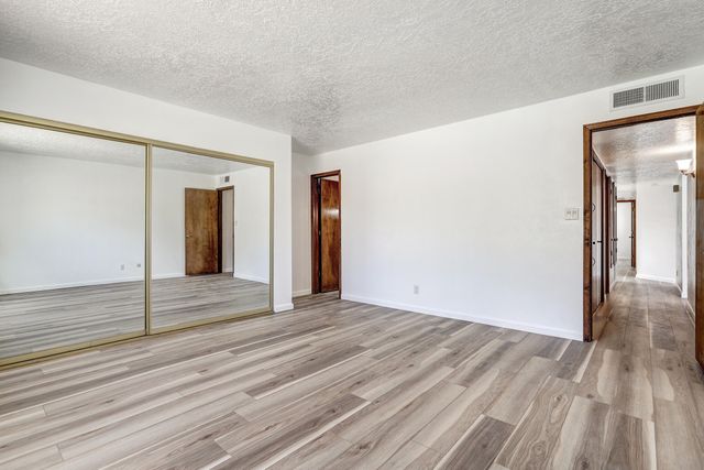 608 Meadow Green Court SE, Albuquerque, NM 87123