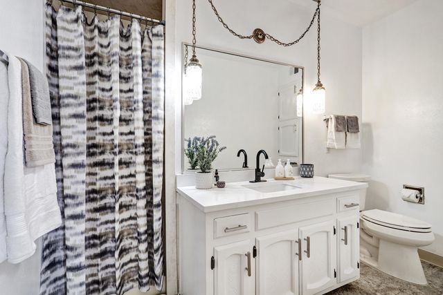 608 Meadow Green Court SE, Albuquerque, NM 87123