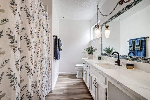 608 Meadow Green Court SE, Albuquerque, NM 87123