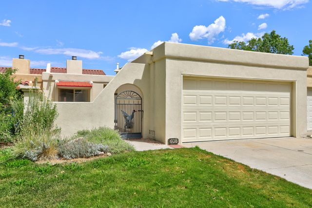 608 Meadow Green Court SE, Albuquerque, NM 87123
