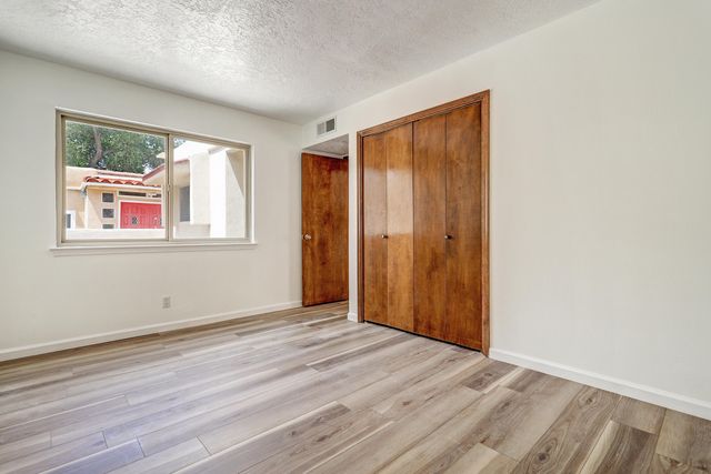 608 Meadow Green Court SE, Albuquerque, NM 87123