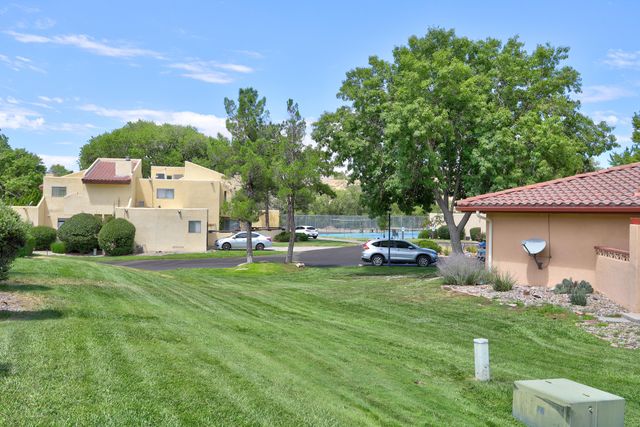 608 Meadow Green Court SE, Albuquerque, NM 87123