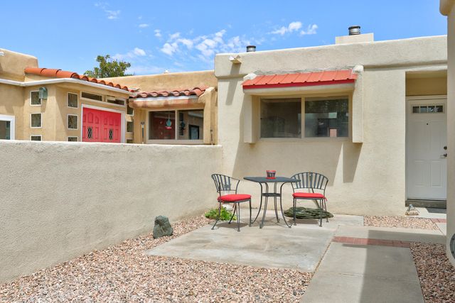 608 Meadow Green Court SE, Albuquerque, NM 87123