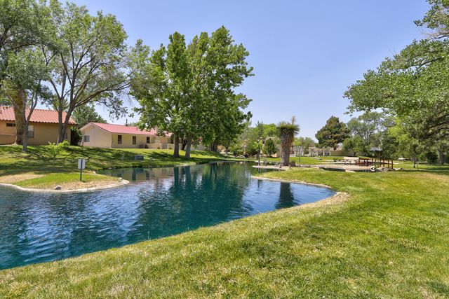 608 Meadow Green Court SE, Albuquerque, NM 87123