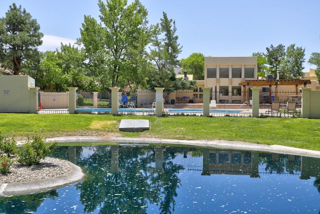 608 Meadow Green Court SE, Albuquerque, NM 87123