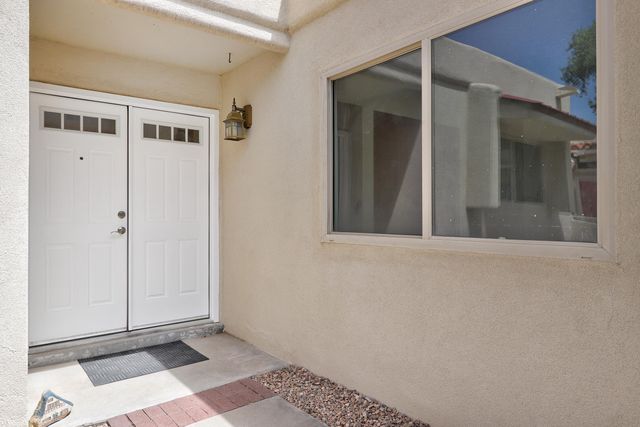 608 Meadow Green Court SE, Albuquerque, NM 87123