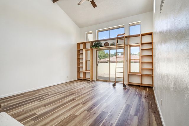 608 Meadow Green Court SE, Albuquerque, NM 87123