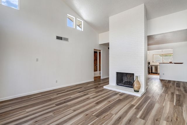 608 Meadow Green Court SE, Albuquerque, NM 87123