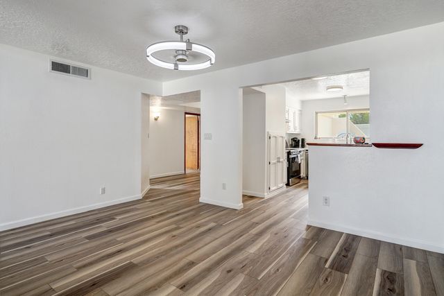 608 Meadow Green Court SE, Albuquerque, NM 87123