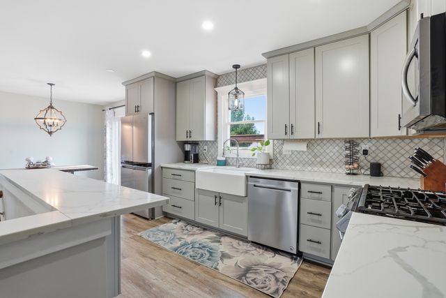 911 Somerset Street, New Lenox, IL 60451