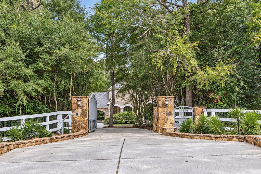 19802 Sapphire Circle, Magnolia, TX 77355