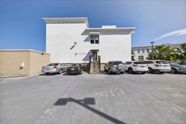 2421 NE 65th Street 209, Fort Lauderdale, FL 33308