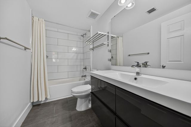 2421 NE 65th Street 209, Fort Lauderdale, FL 33308