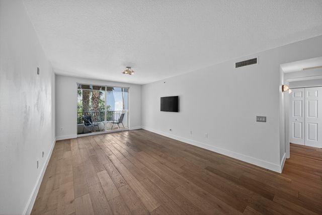 2421 NE 65th Street 209, Fort Lauderdale, FL 33308