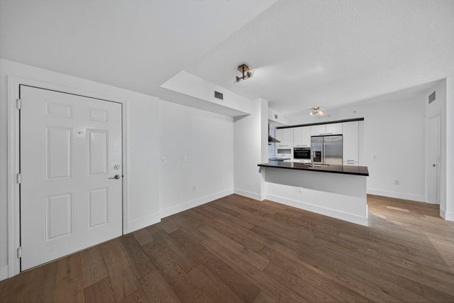 2421 NE 65th Street 209, Fort Lauderdale, FL 33308