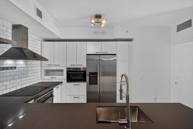 2421 NE 65th Street 209, Fort Lauderdale, FL 33308