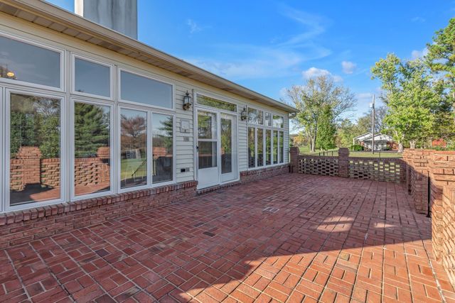 161 Graystone Dr, Gallatin, TN 37066