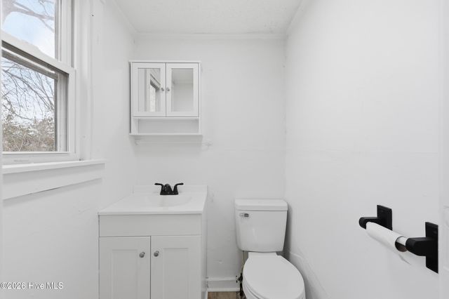 200 Queen Street, Elizabeth City, NC 27909