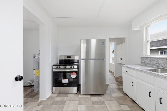 200 Queen Street, Elizabeth City, NC 27909