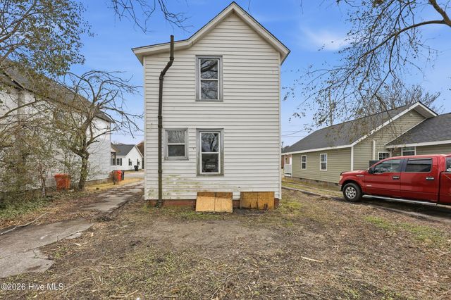 200 Queen Street, Elizabeth City, NC 27909