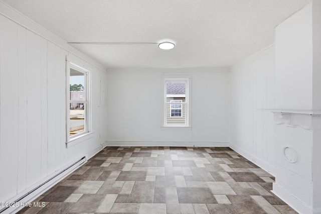 200 Queen Street, Elizabeth City, NC 27909