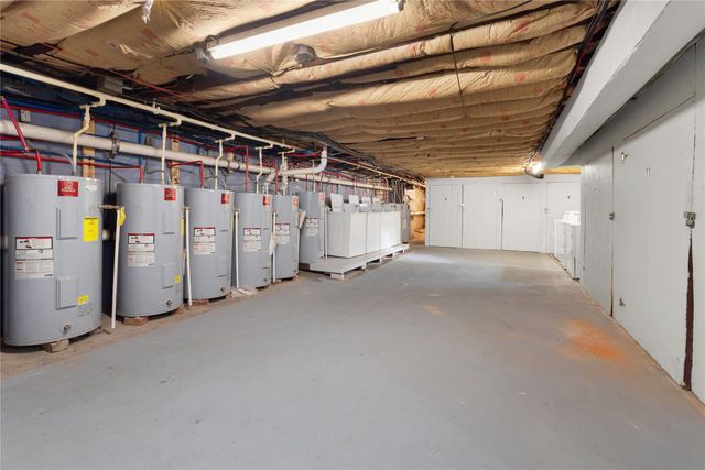 38 N PARK Row, Erie, PA 16501