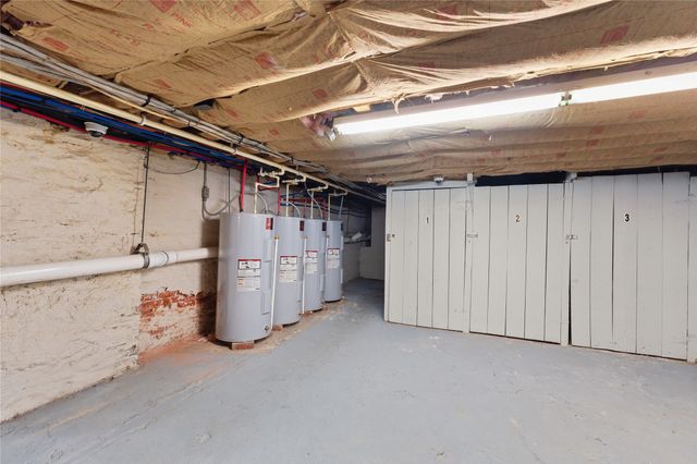 38 N PARK Row, Erie, PA 16501