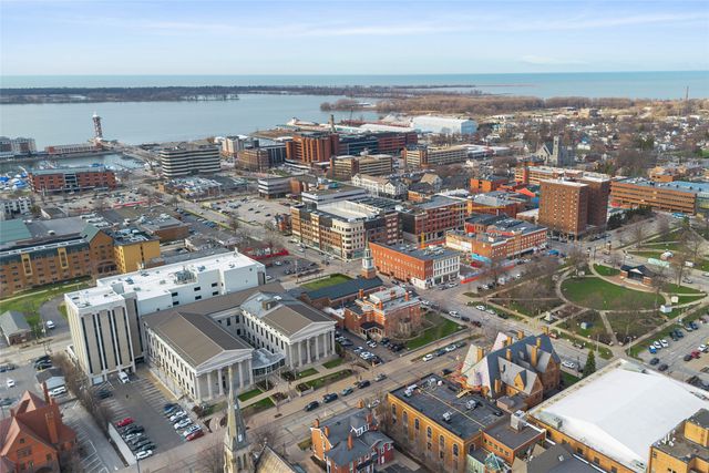 38 N PARK Row, Erie, PA 16501