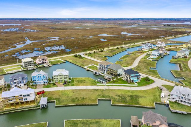 27 Isla Morada, Hitchcock, TX 77563