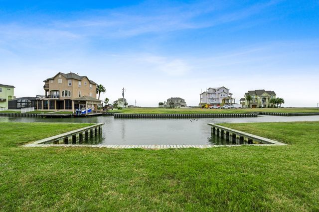 27 Isla Morada, Hitchcock, TX 77563