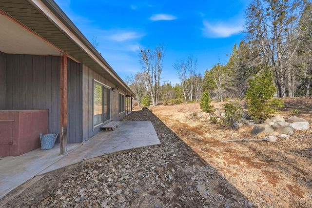 729 Dogwood Lane, Mccloud, CA 96057