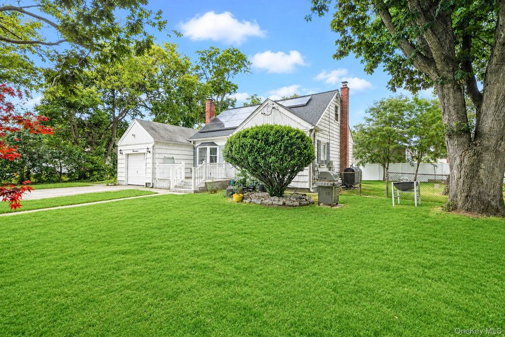 17 Maple Street, Brentwood, NY 11717 — photo 3
