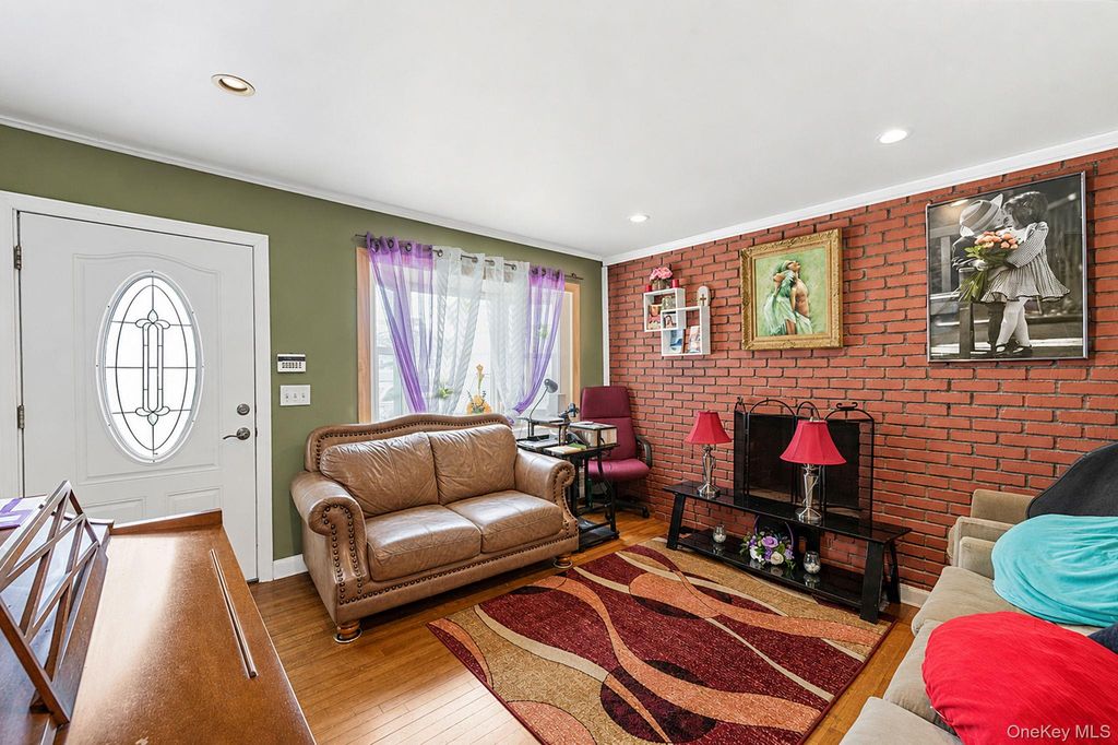 17 Maple Street, Brentwood, NY 11717 — photo 4