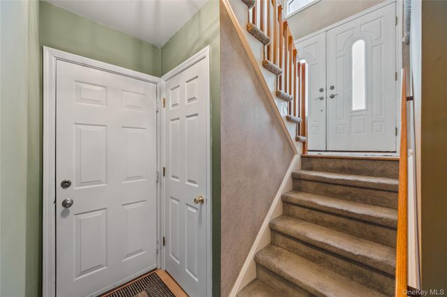 20 Mountainview Avenue, Airmont, NY 10901