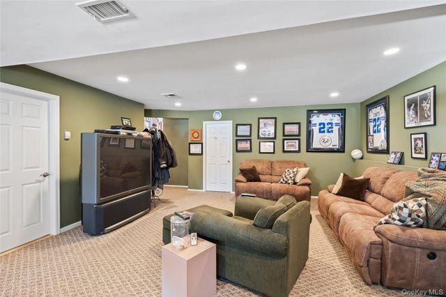 20 Mountainview Avenue, Airmont, NY 10901