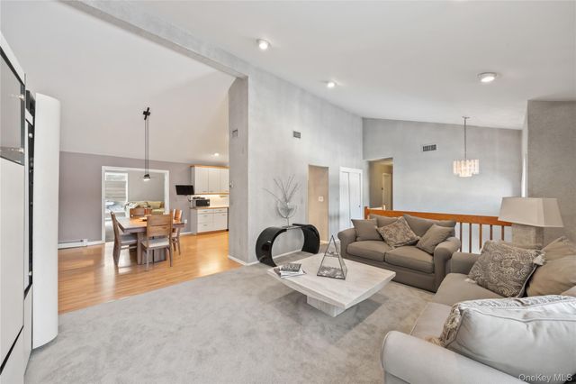 20 Mountainview Avenue, Airmont, NY 10901