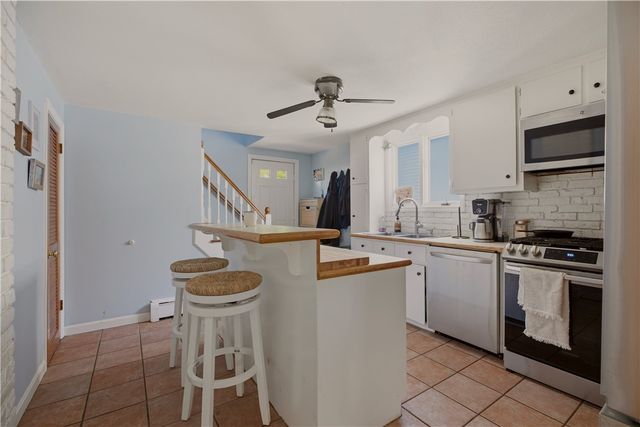 6 Murphy Avenue, Bristol, RI 02809