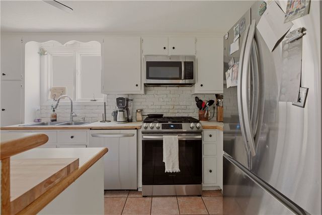 6 Murphy Avenue, Bristol, RI 02809