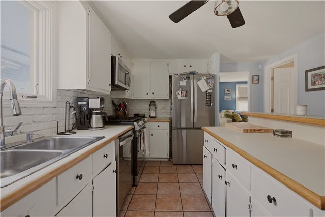 6 Murphy Avenue, Bristol, RI 02809