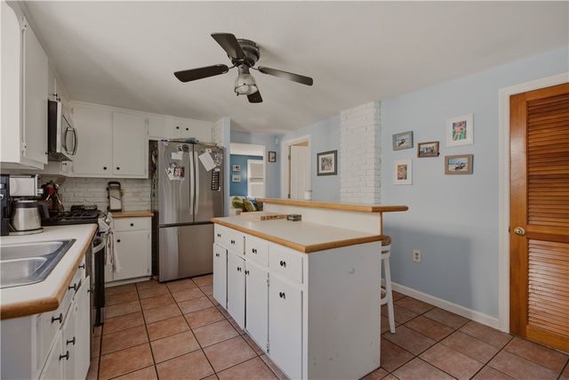 6 Murphy Avenue, Bristol, RI 02809