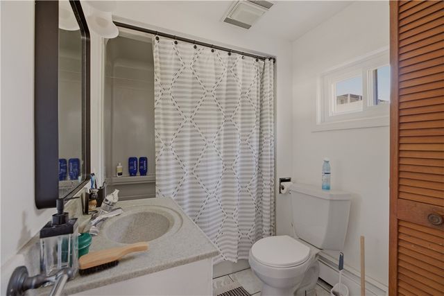 6 Murphy Avenue, Bristol, RI 02809