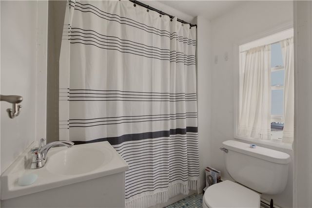 6 Murphy Avenue, Bristol, RI 02809
