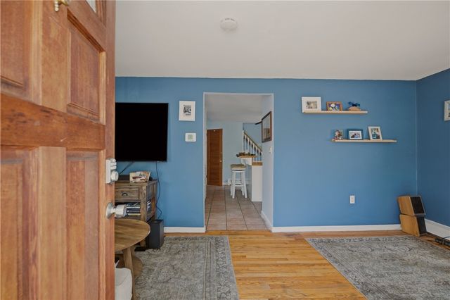 6 Murphy Avenue, Bristol, RI 02809