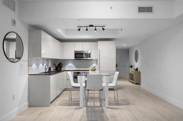 1010 Brickell Ave 1411, Miami, FL 33131